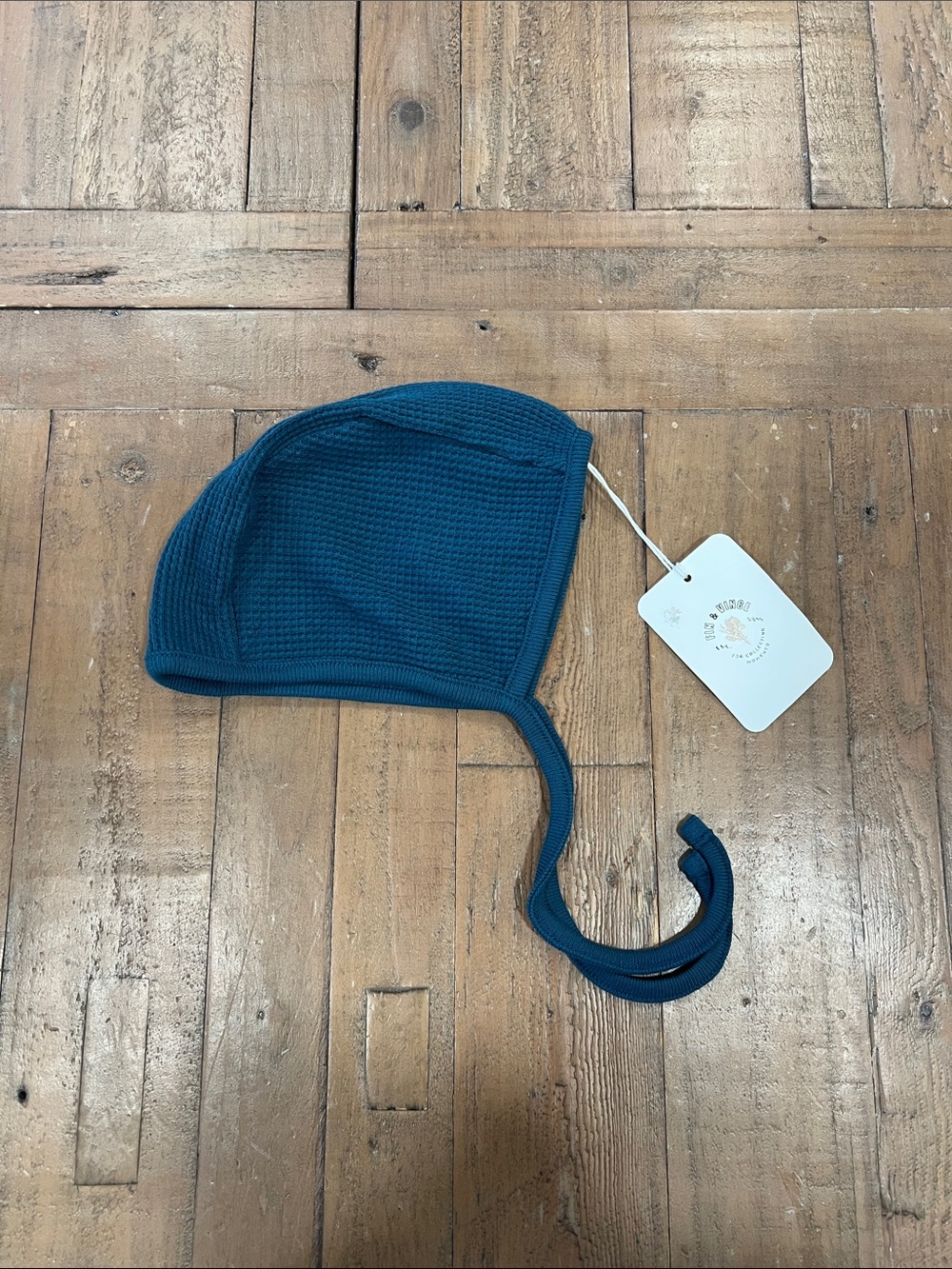 Fin & vince organic cotton waffle knit ocean blue bonnet 6-12 months nwt